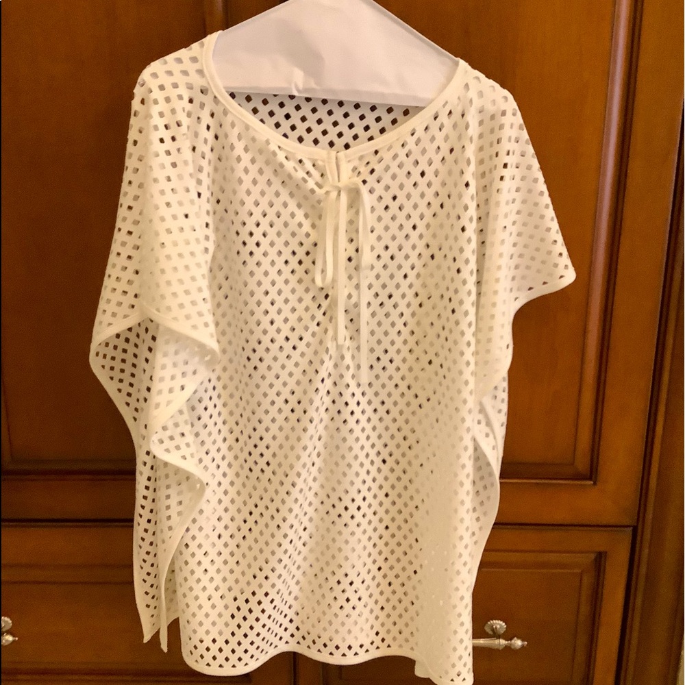 GRAYSE ST. JOHN WHITE FAUX LEATHER  LASER CUT TUNIC TOP SIZE M/L